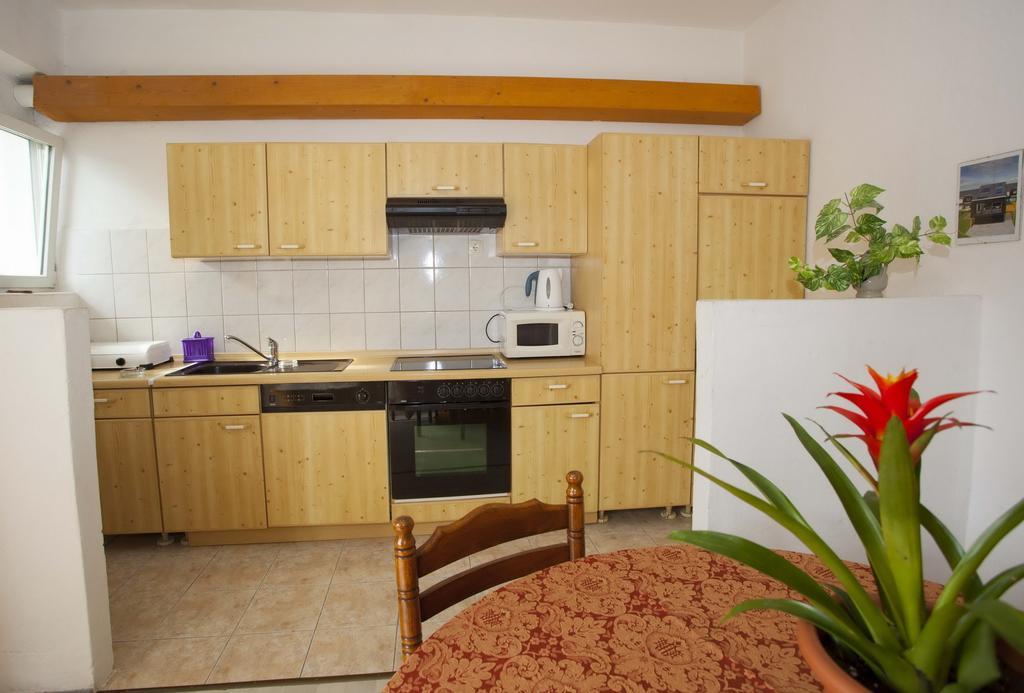 Apartments Dino Makarska Esterno foto