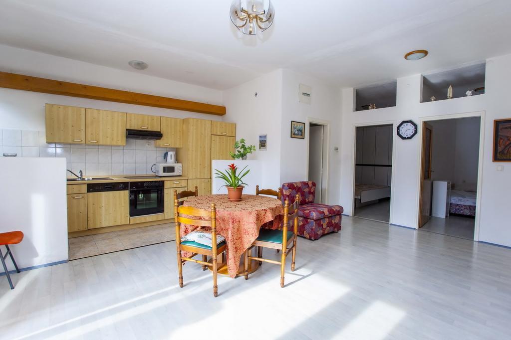 Apartments Dino Makarska Esterno foto